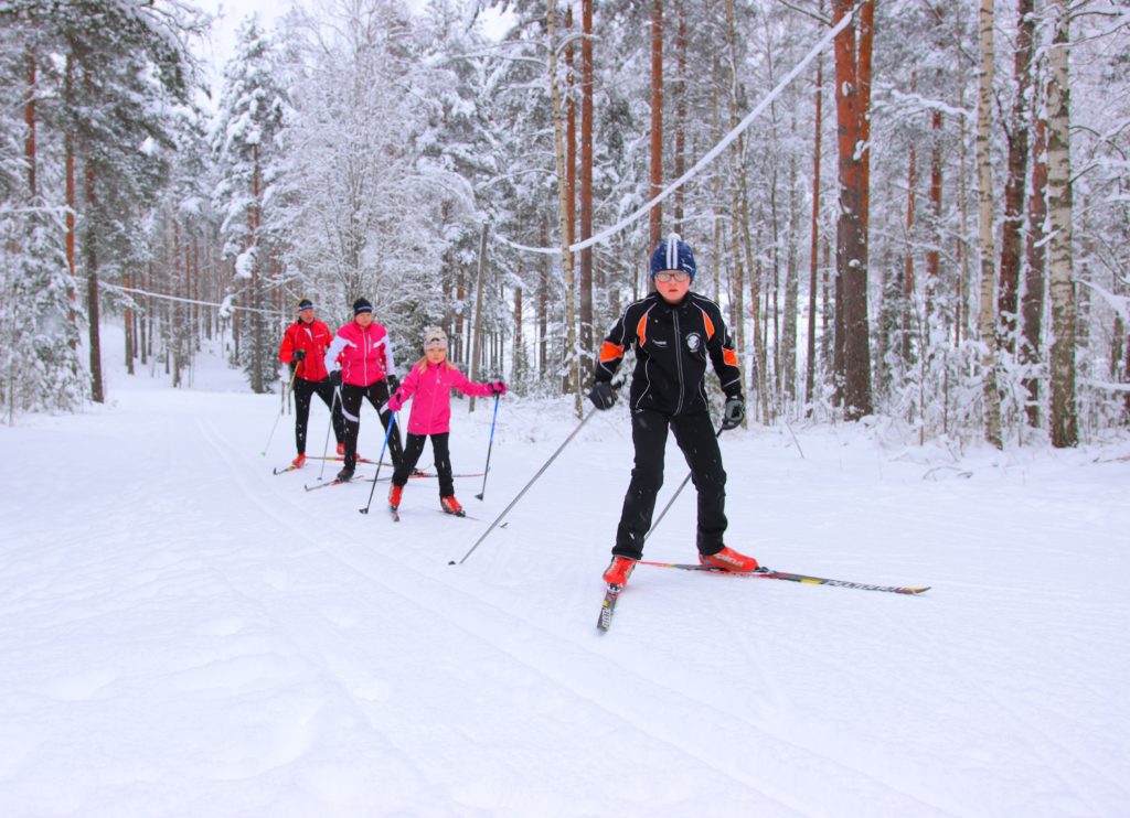 Hiihtäjät.