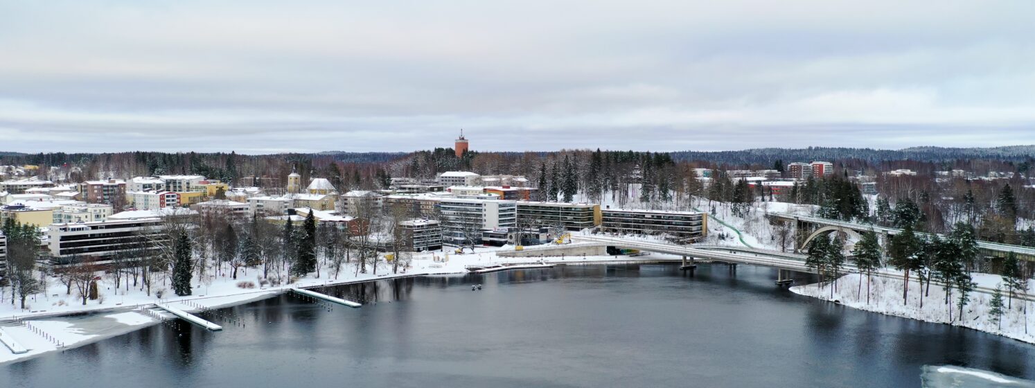 Kuvassa talvinen Heinola ilmasta käsin kuvattuna